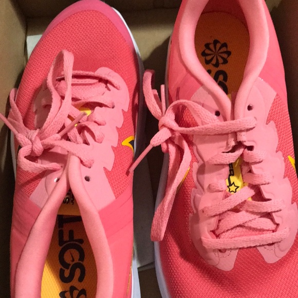 New Nike Star Runner GS 5.5 youth / 7 womens  NEW - Picture 1 of 4